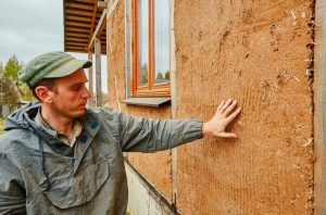 Глина с опилками – самый лучший и дешевый способ утепления бетонных стен дома